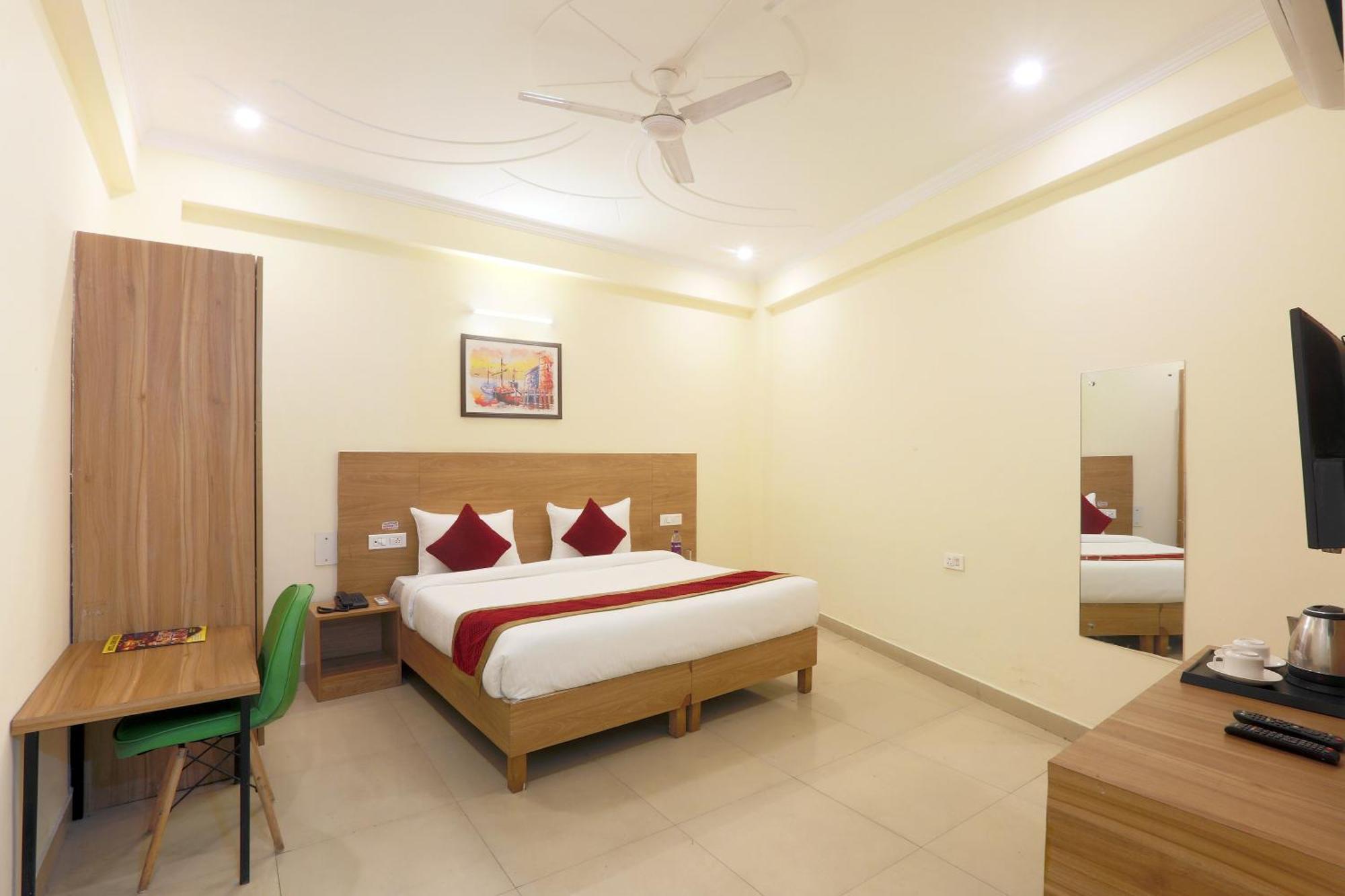 Hotel Lemon Suites & Banquet Noida Sector 62 Eksteriør billede