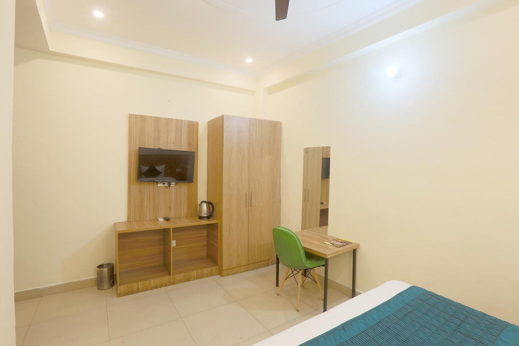 Hotel Lemon Suites & Banquet Noida Sector 62 Eksteriør billede