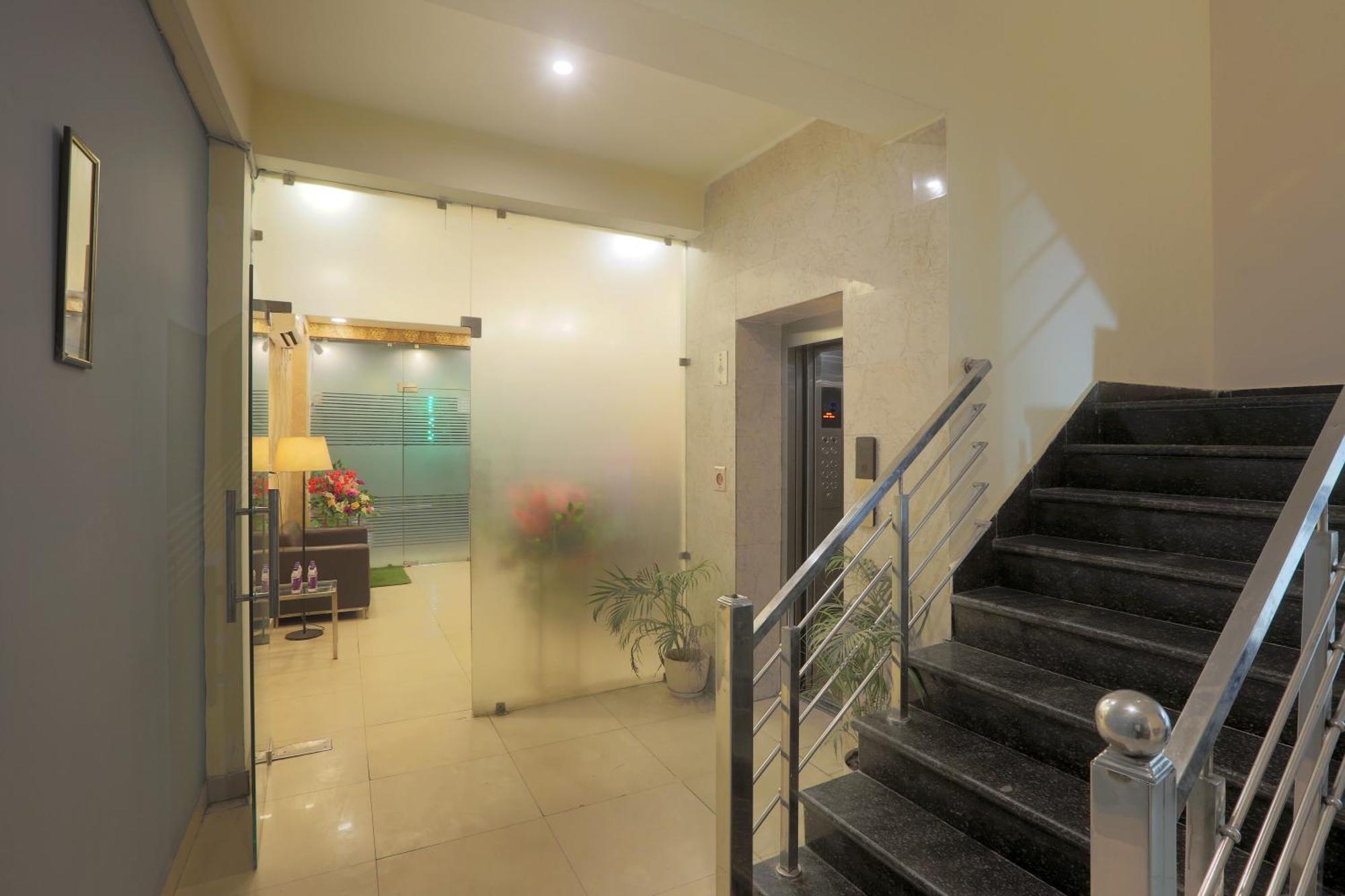 Hotel Lemon Suites & Banquet Noida Sector 62 Eksteriør billede