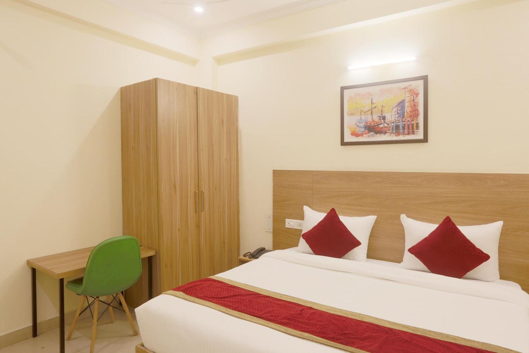 Hotel Lemon Suites & Banquet Noida Sector 62 Eksteriør billede