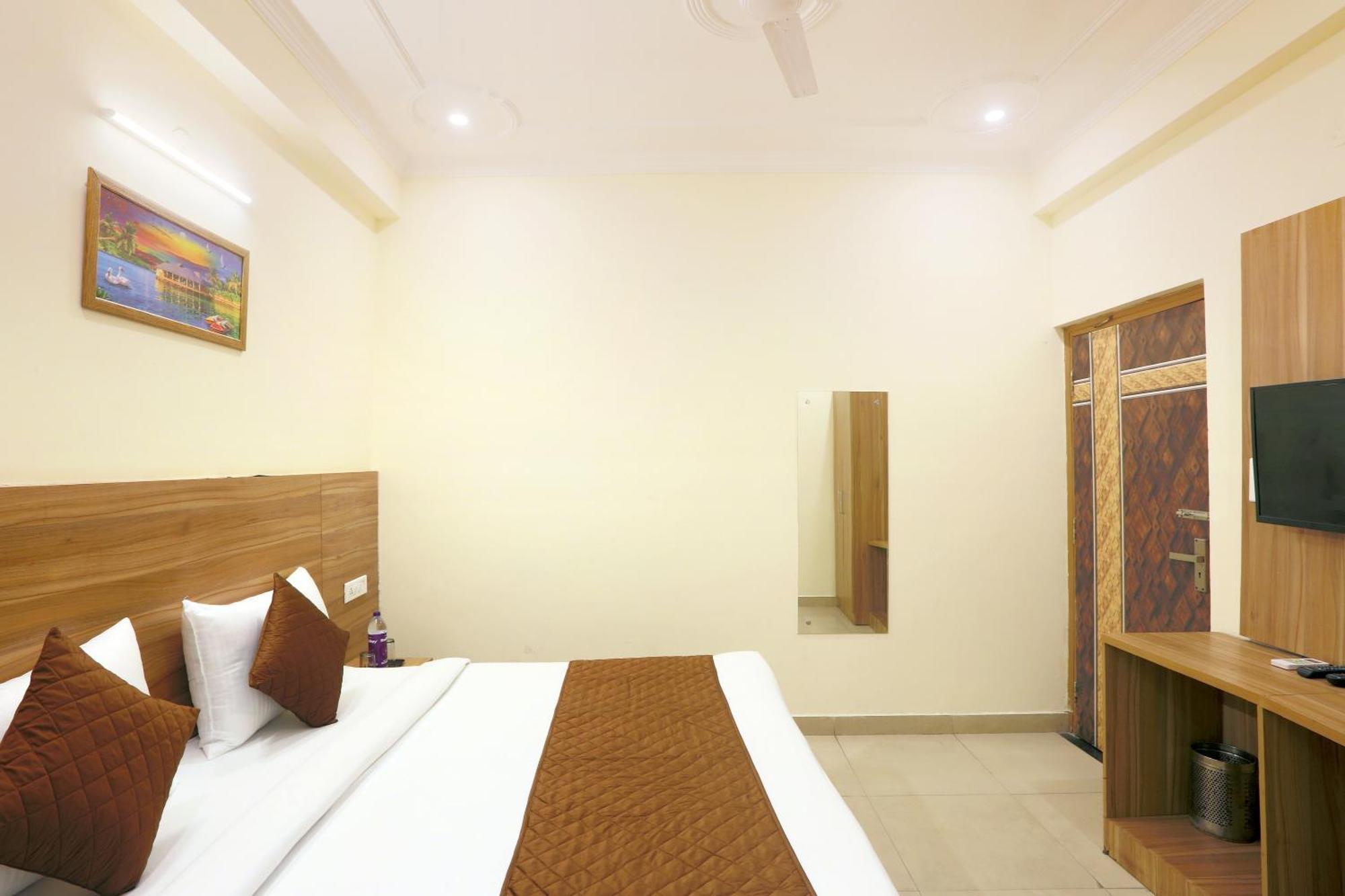 Hotel Lemon Suites & Banquet Noida Sector 62 Eksteriør billede