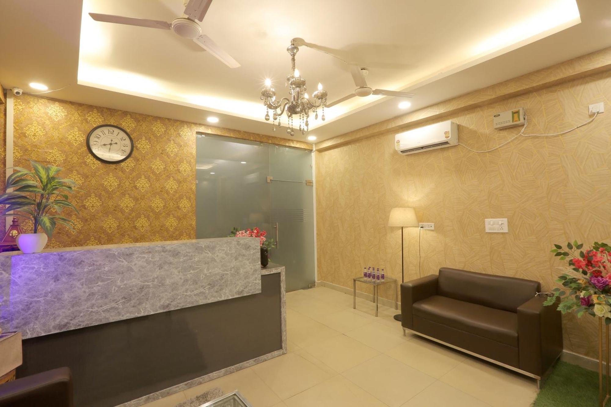 Hotel Lemon Suites & Banquet Noida Sector 62 Eksteriør billede
